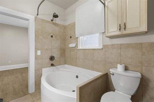 Building Photo - Charming 3-Bedroom Home in Historic Eustis!