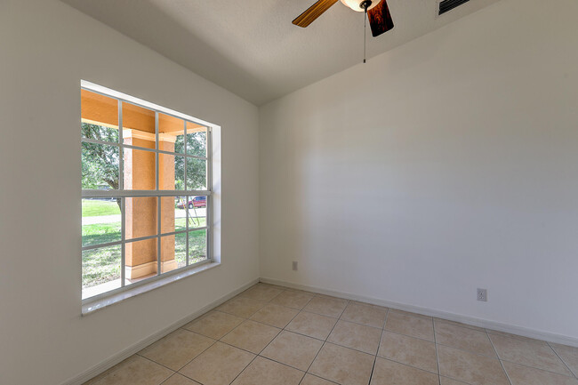 Building Photo - 3514 SW Zullo St