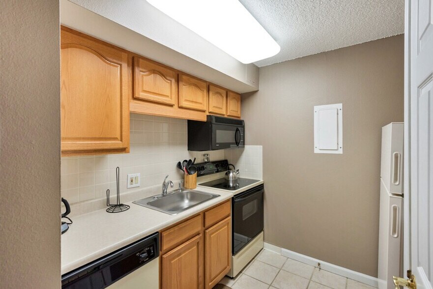 Building Photo - 1405 Curtis Street