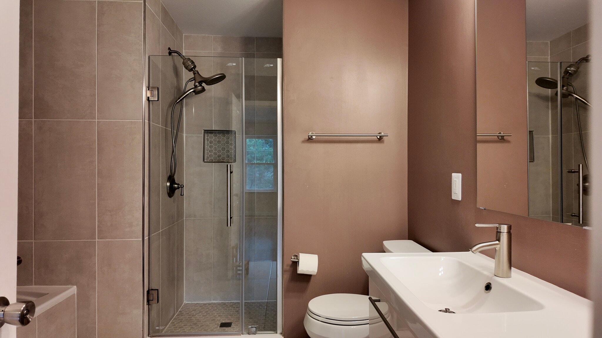 Master bathroom with double vanity - 4094 Fountainside Ln
