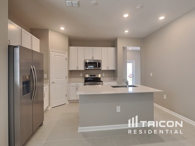 Building Photo - 745 Honeyrock St