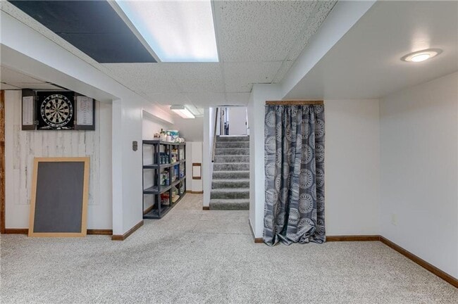 Building Photo - {8615} Remodeled w/ Updated Kitchen + New ...