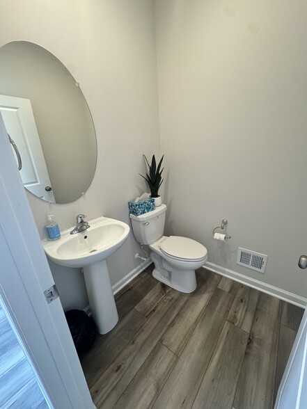 Building Photo - 101 Milburn Dr
