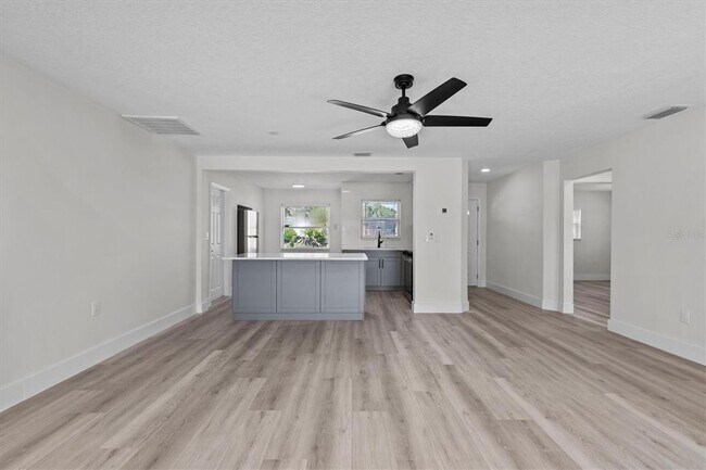 Building Photo - 310 Westwinds Dr E