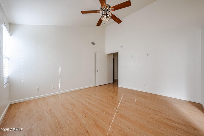 Building Photo - 214 S Rush Cir E