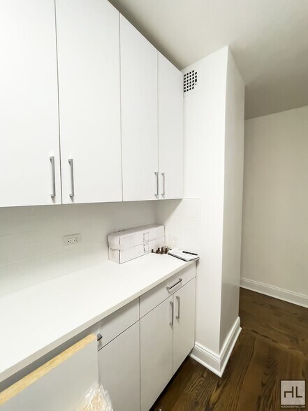 Building Photo - Beautiful 2 Bedroom 2 Bath Apartment/3Bed ...