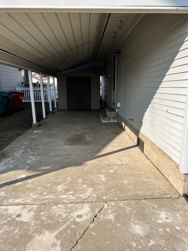 Building Photo - 38215 Circle Dr