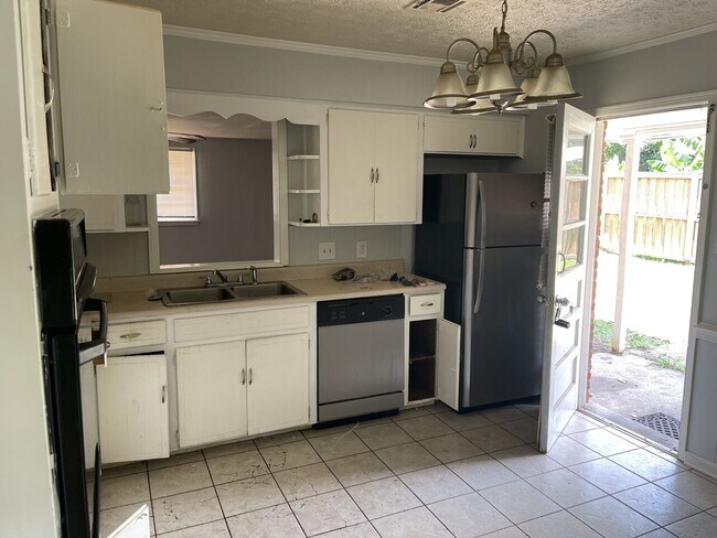 Building Photo - Spring Valley - 314