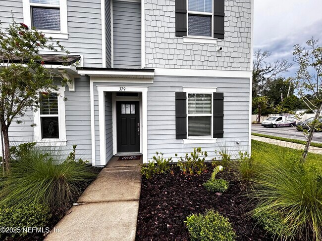 Building Photo - 379 Annies Pl
