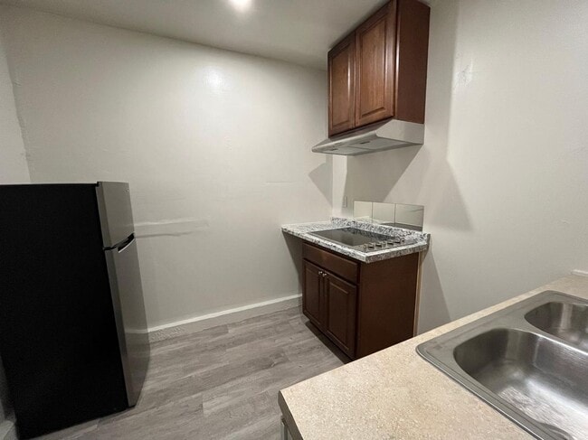 Building Photo - 2645 Chadwell Ave