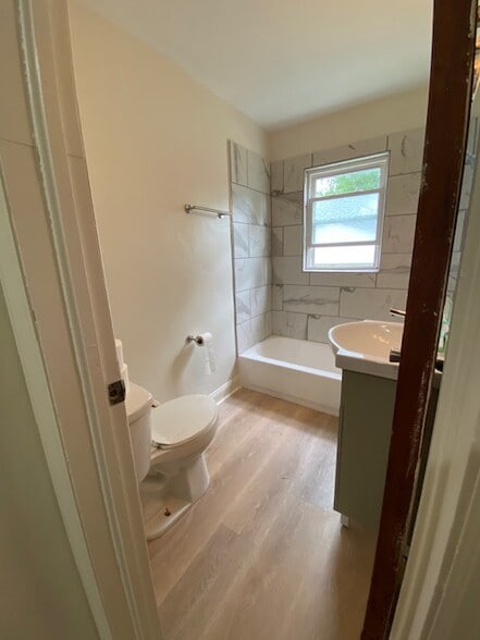 Main Bathroom - 2611 E Troy Ave