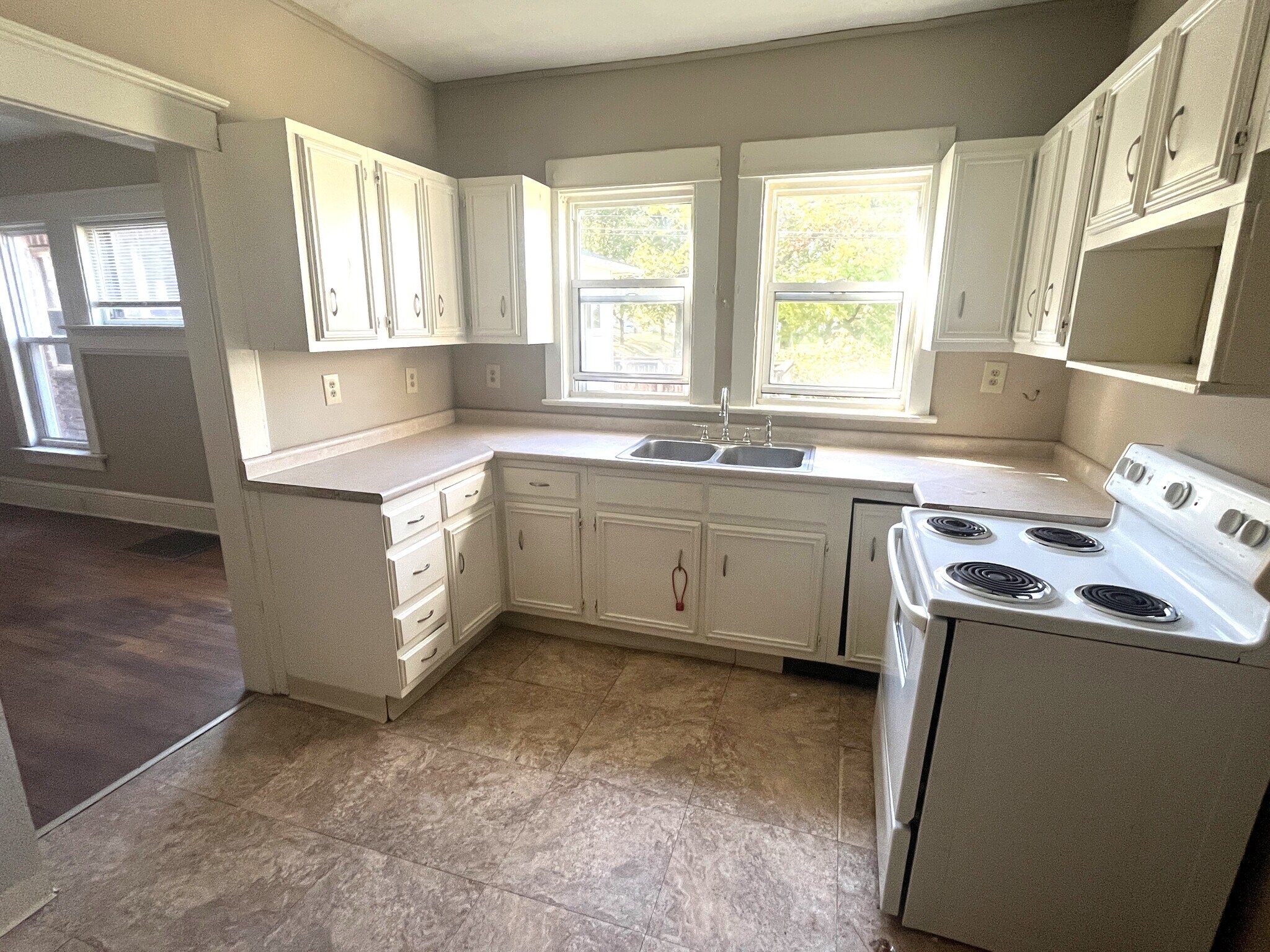 Building Photo - 1158 Brown Ave