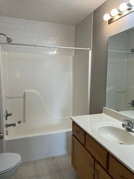 Building Photo - 1417 Journey Dr