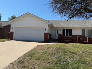 Building Photo - AWESOME WEST SIDE DUPLEX!