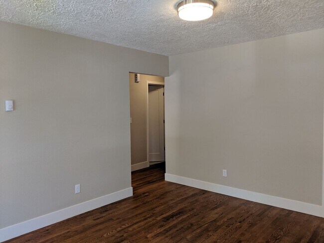 Building Photo - 121/123 N. Garrison Road