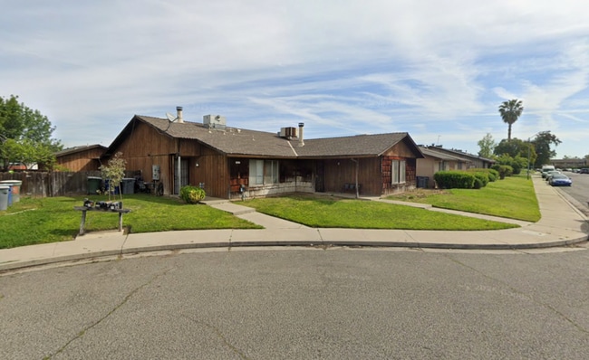 Building Photo - 1445/1447 Madison Ct.