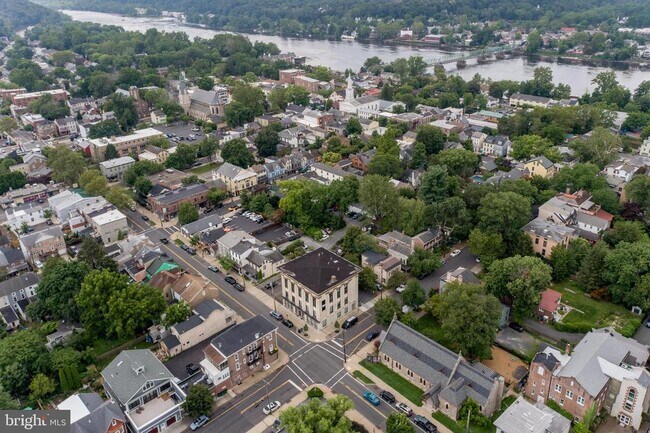 Building Photo - 71 S Main St