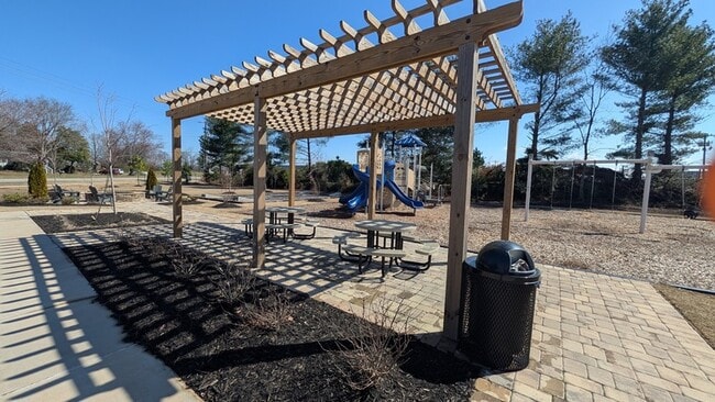 Building Photo - 810 Embark Cir