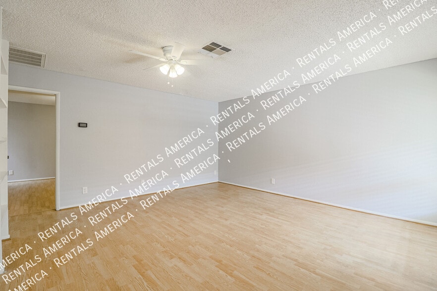 Building Photo - 195 N Cottonwood St