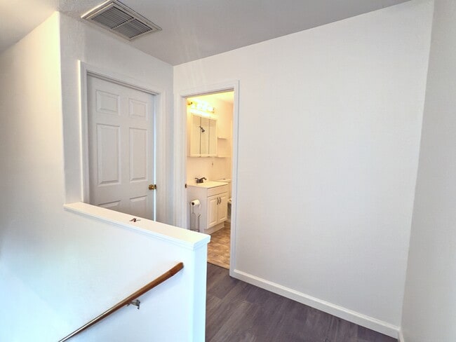 Building Photo - 6731 SE Fern Ave