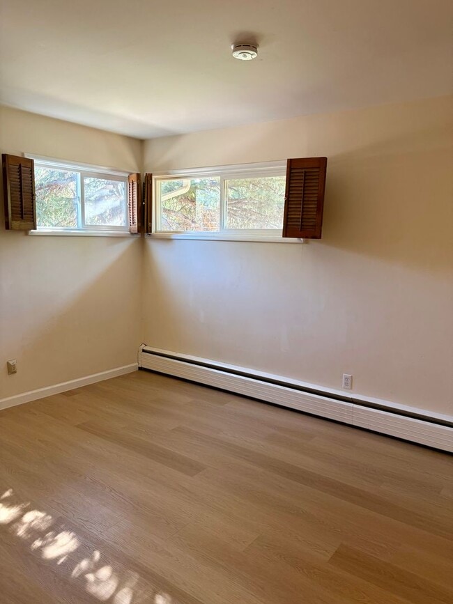 Building Photo - 345 S 44th St