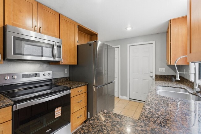 Building Photo - 2227 SE 8th Pl