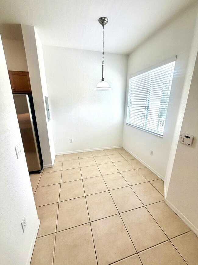 Building Photo - 3600 Oaks Clubhouse Dr
