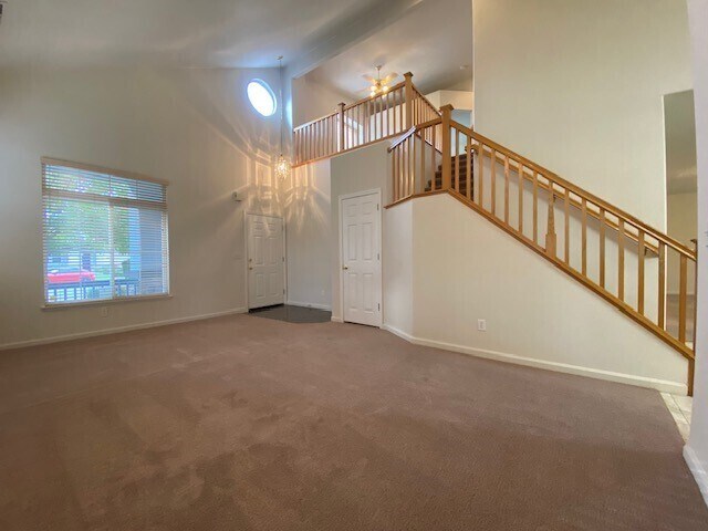 Building Photo - Beautiful and spacious 3-bedroom, 2.5-bathroom home with loft/den in E