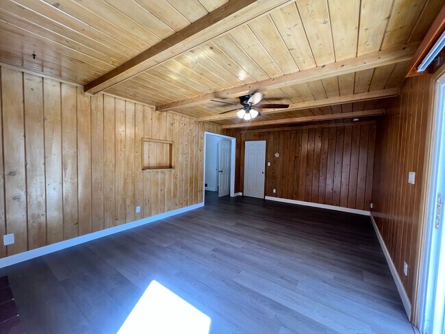 Building Photo - EBS T 37565