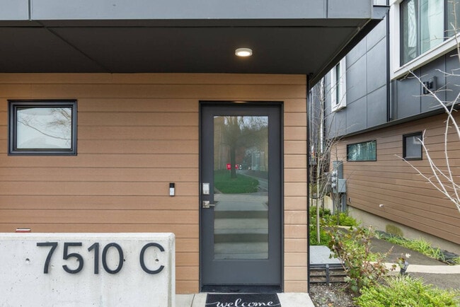 Building Photo - 7510 43rd Ave S