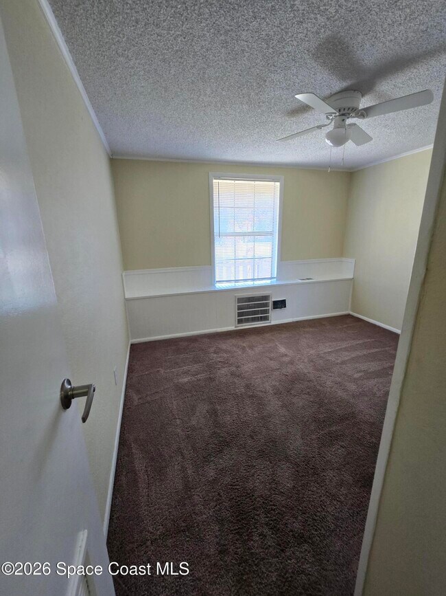 Building Photo - 1700 Bottlebrush Dr