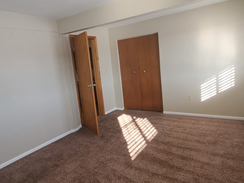 Building Photo - 610 Dahlia St
