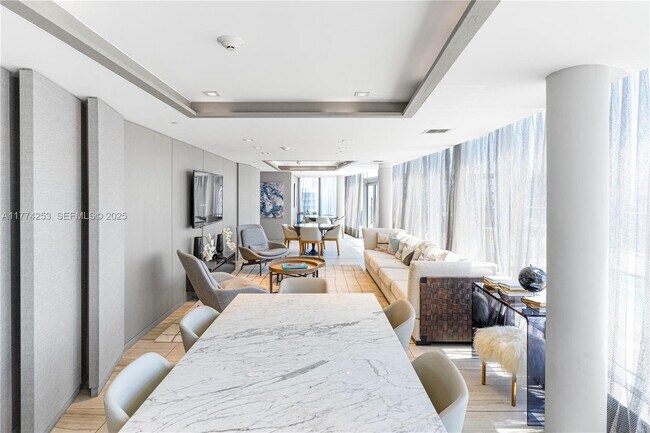 Building Photo - 4010 S Ocean Dr