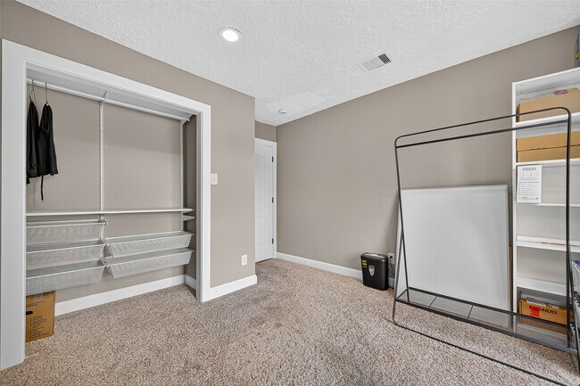 Building Photo - 5815 Green Terrace Ln