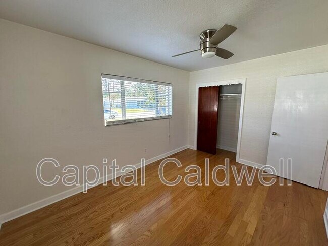 Building Photo - 18 N Meteor Ave