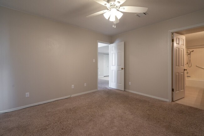 Building Photo - 2 Bedroom & 2 Bath Available in St. George!