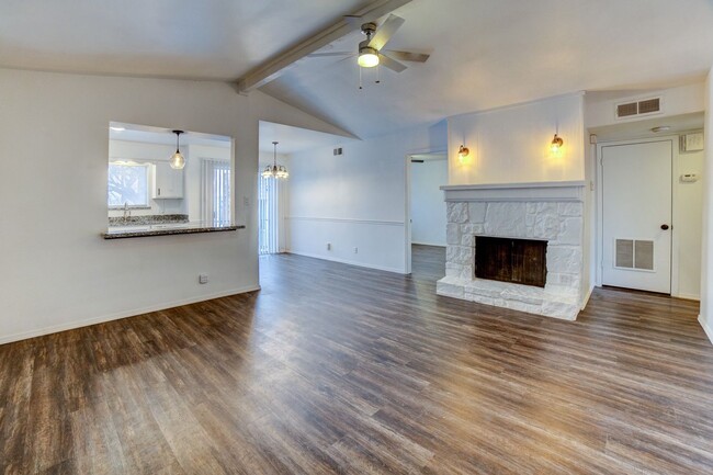 Building Photo - REMODELED CONDO / 2 BED 2 BATH