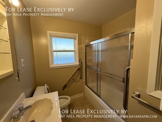 Building Photo - 330 Orchard Ave