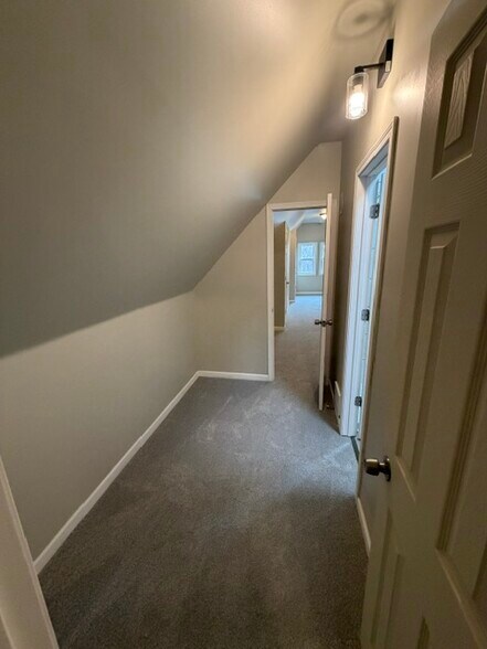 Building Photo - 670 Richmond Ave