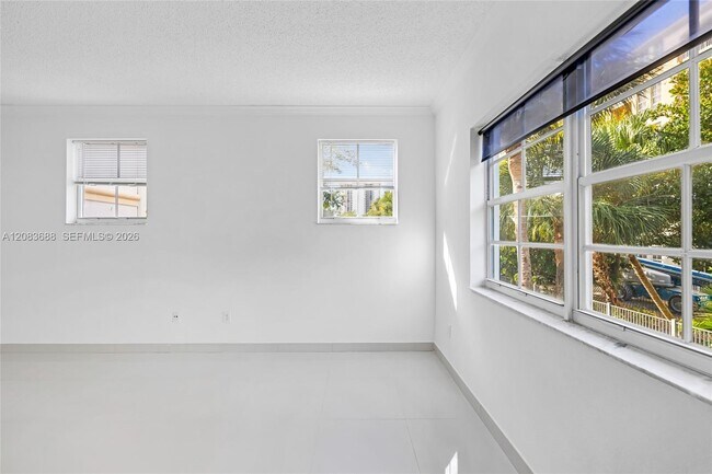 Building Photo - 3125 NE 184th St