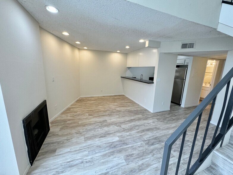 Building Photo - 3715 S Canfield Ave