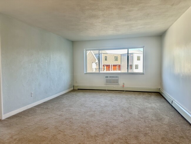 Building Photo - 195 Salem St