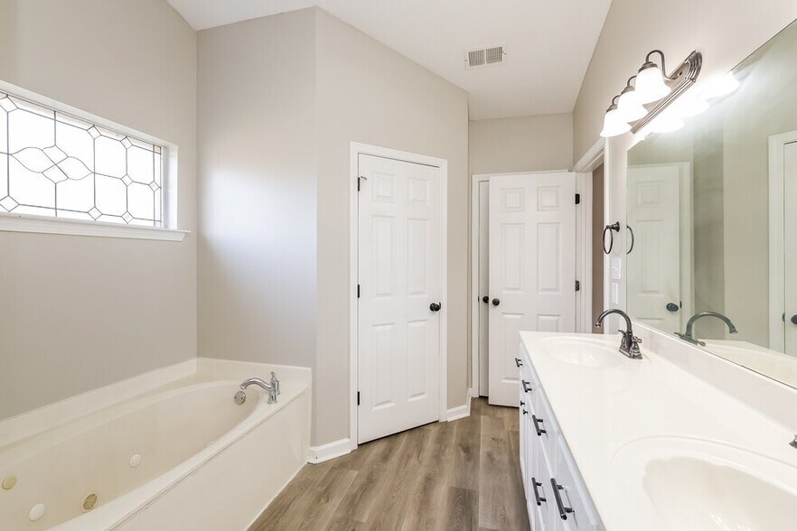 Building Photo - 13202 Claybourne Cove