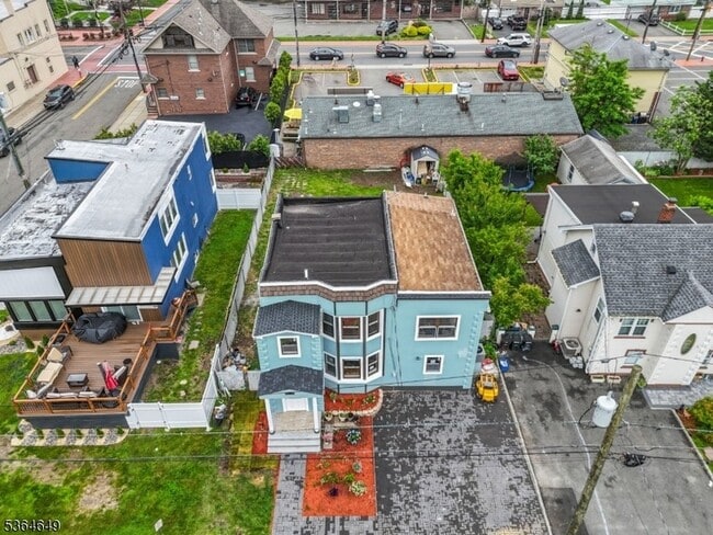 Building Photo - 70 Bruno St