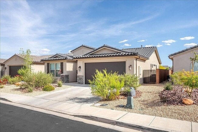 Building Photo - Bright and Spacious 3 Bedroom Home in Wash...
