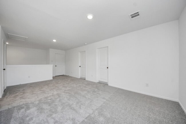 Building Photo - 25524 Roy Rogers Rd