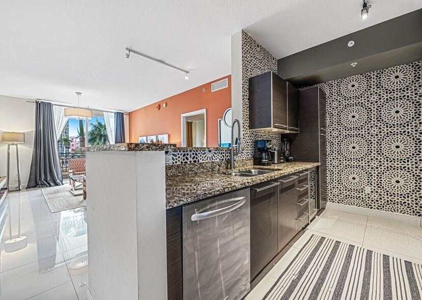 Building Photo - 550 Okeechobee Blvd