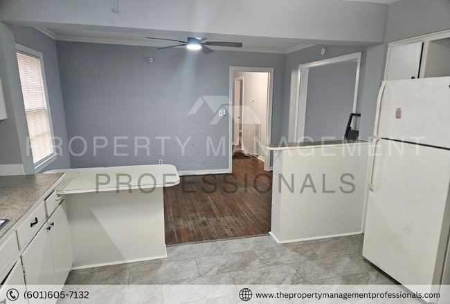 Building Photo - 2871 Fairhill Dr