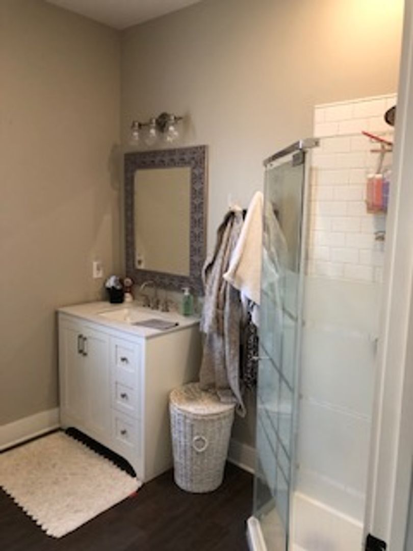 Building Photo - 412 E 4th St