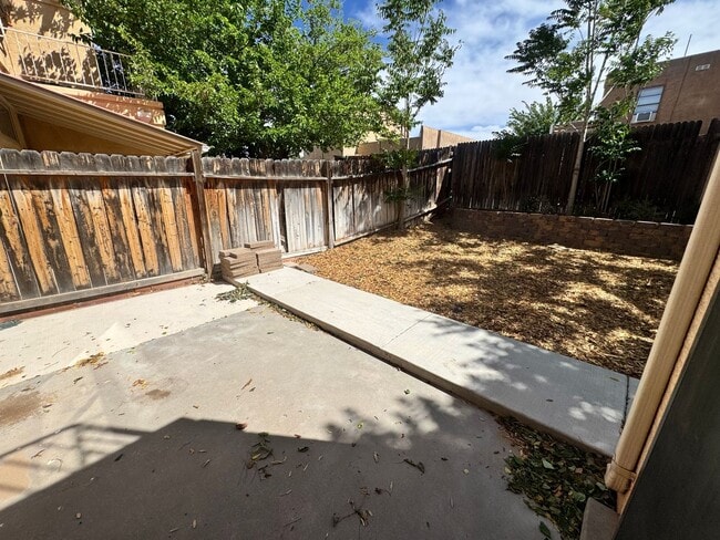 Building Photo - Beautiful 3 bedroom 2.5 bathroom NW Albuquerque.